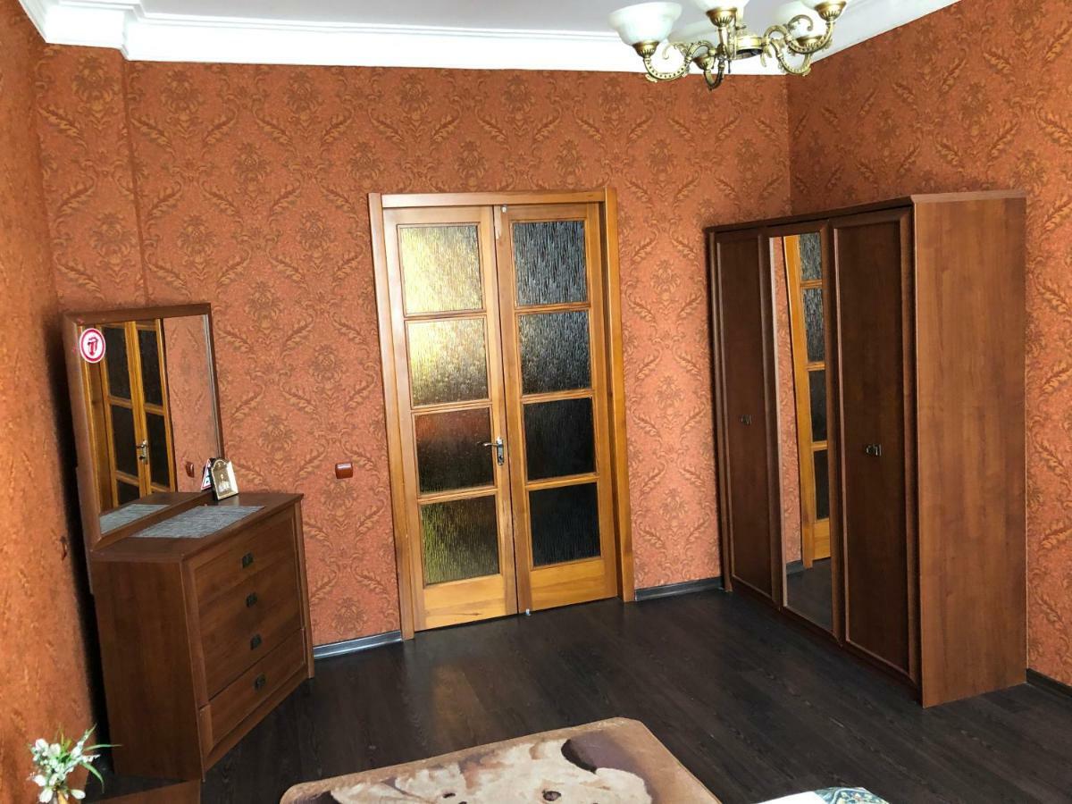 Apartment in the city centre Dnyipropetrovszk Kültér fotó